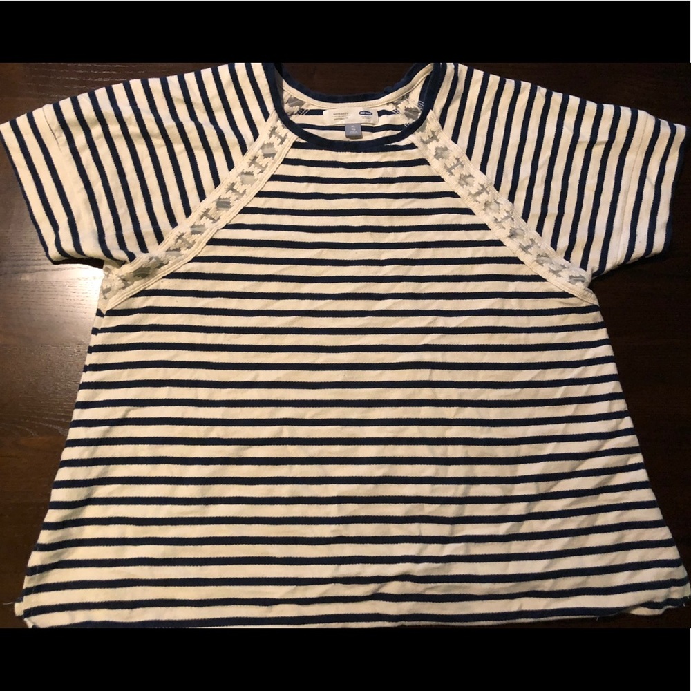 Old Navy maternity top with lace cutouts XL